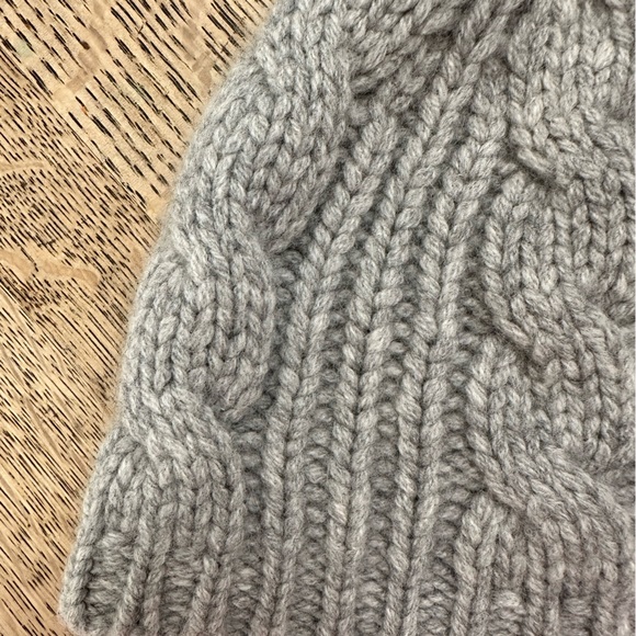 Banana Republic 100% Cashmere Cable Knit Gray Beanie - Picture 4 of 14